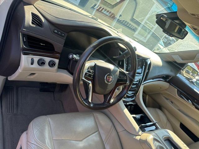 Photo of 2015 White Diamond Tricoat Cadillac Escalade