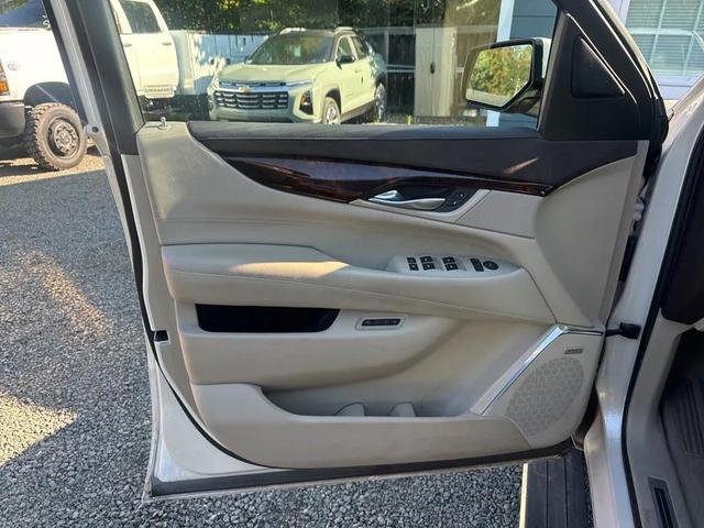 Photo of 2015 White Diamond Tricoat Cadillac Escalade
