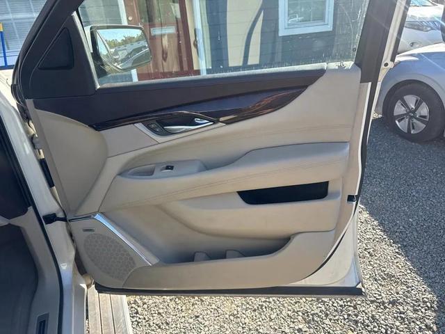 Photo of 2015 White Diamond Tricoat Cadillac Escalade