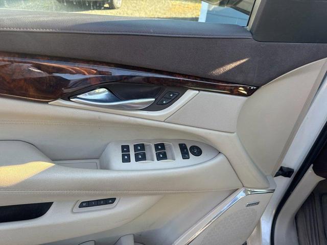 Photo of 2015 White Diamond Tricoat Cadillac Escalade