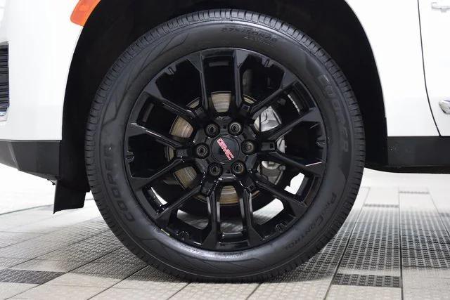 Photo of 2023 Summit White GMC Yukon XL