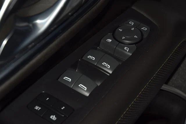 Photo of 2023 Summit White GMC Yukon XL