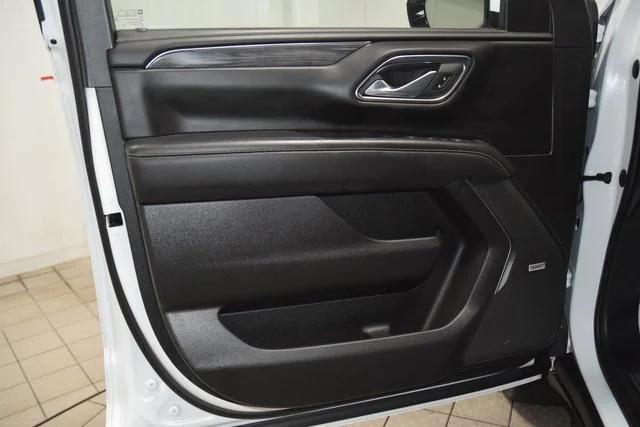 Photo of 2023 Summit White GMC Yukon XL
