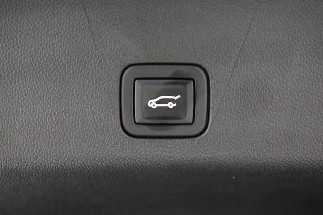 Photo of 2023 Summit White GMC Yukon XL