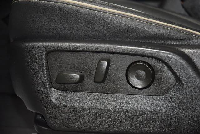 Photo of 2023 Summit White GMC Yukon XL