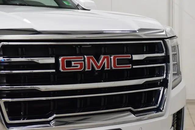Photo of 2023 Summit White GMC Yukon XL