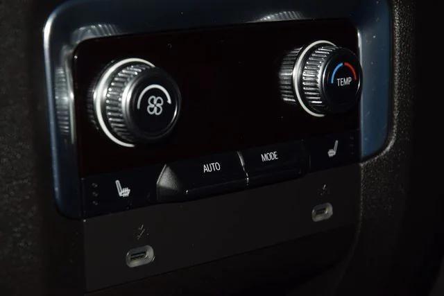 Photo of 2023 Summit White GMC Yukon XL