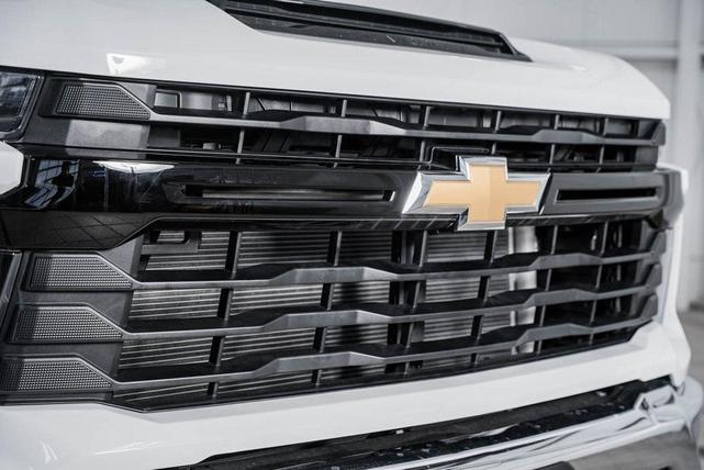 Photo of 2025 Summit White Chevrolet Silverado 3500