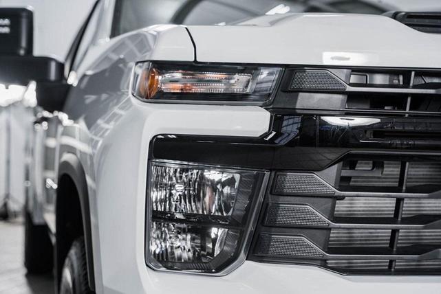 Photo of 2025 Summit White Chevrolet Silverado 3500