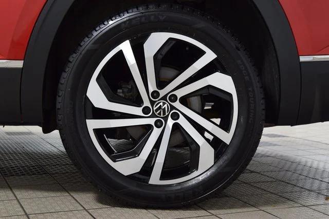Photo of 2021 Red Metallic Volkswagen Atlas