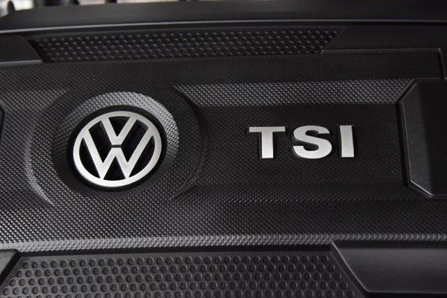 Photo of 2021 Red Metallic Volkswagen Atlas