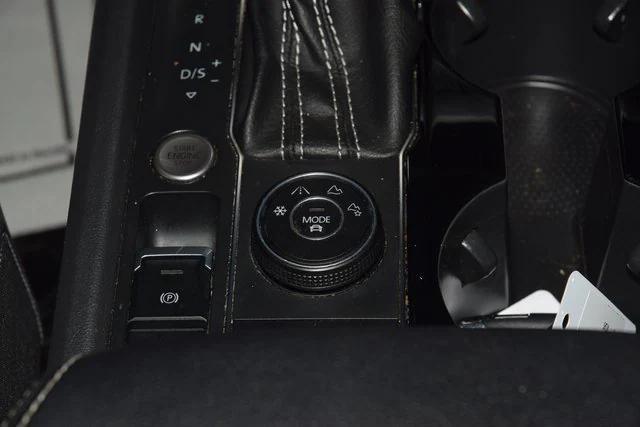 Photo of 2021 Red Metallic Volkswagen Atlas