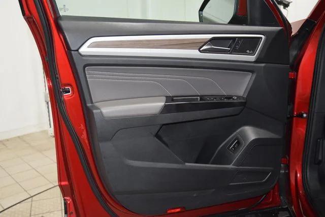 Photo of 2021 Red Metallic Volkswagen Atlas