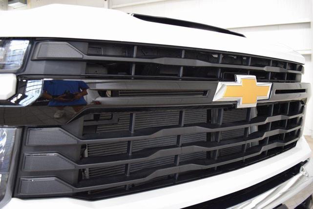 Photo of 2025 Summit White Chevrolet Silverado 3500