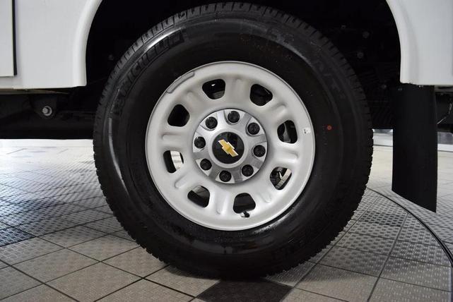 Photo of 2025 Summit White Chevrolet Silverado 3500