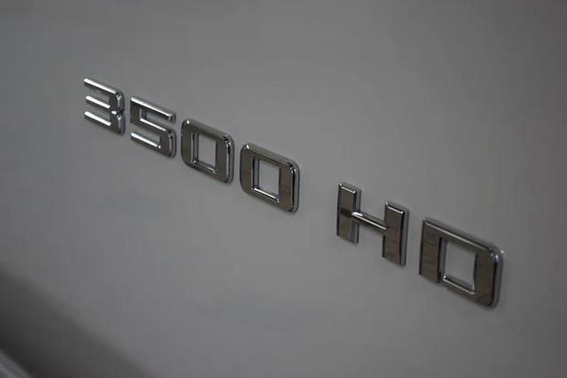 Photo of 2025 Summit White Chevrolet Silverado 3500