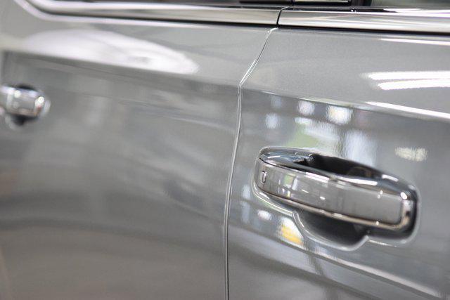 Photo of 2026 Exterior, Sharkskin Met-1 (130h) Chevrolet Tahoe