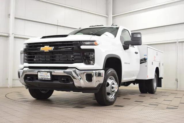 Photo of 2025 Summit White Chevrolet Silverado 3500