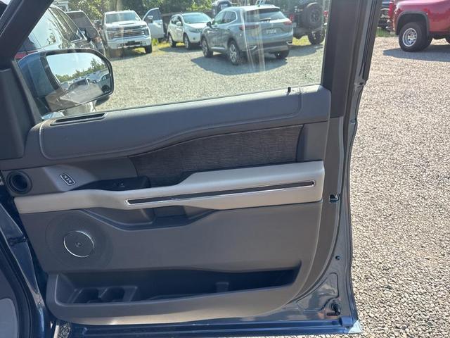 Photo of 2018 Blue Metallic Ford Expedition Max