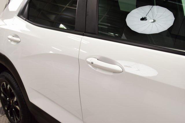 Photo of 2022 Summit White Chevrolet Trailblazer