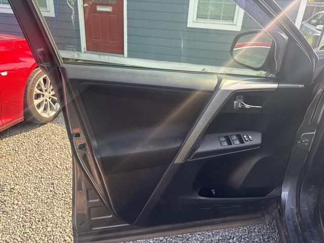Photo of 2015 Magnetic Gray Metallic Toyota RAV4
