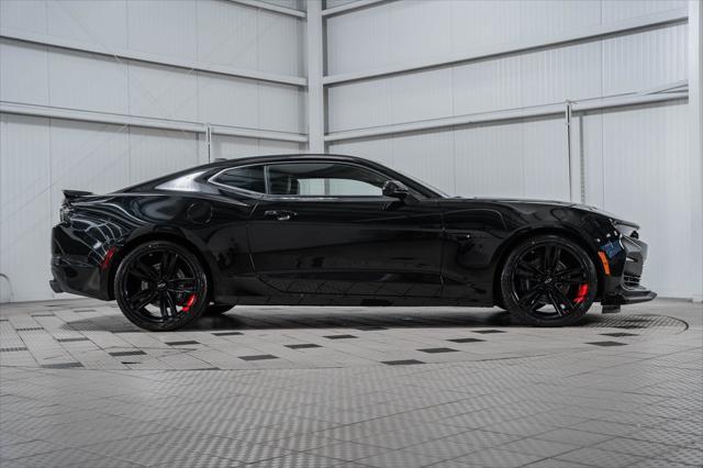 Photo of 2022 Black Chevrolet Camaro