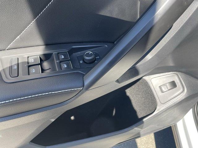 Photo of 2024 White Pearl Volkswagen Tiguan
