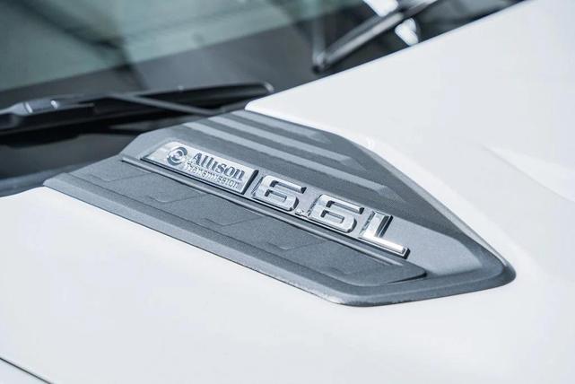 Photo of 2025 Summit White Chevrolet Silverado 3500