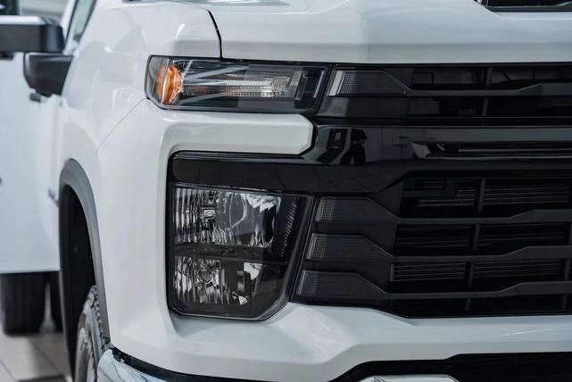 Photo of 2025 Summit White Chevrolet Silverado 3500