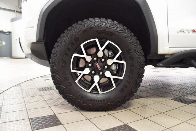 Photo of 2023 Summit White GMC Canyon