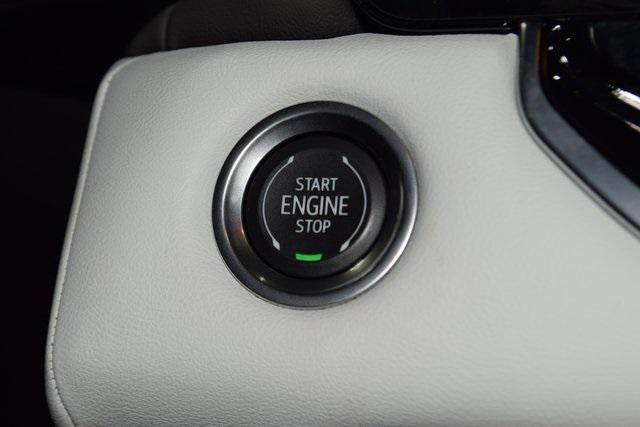 Photo of 2023 Summit White GMC Canyon