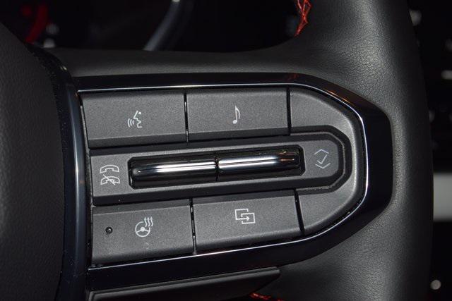 Photo of 2023 Summit White GMC Canyon