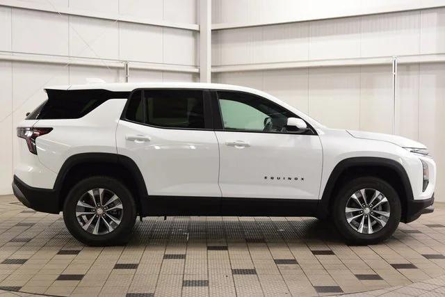 Photo of 2026 Summit White Chevrolet Equinox