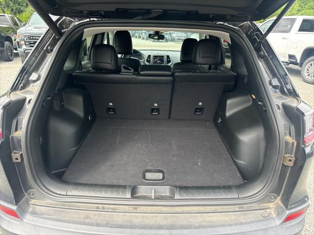 Photo of 2023 Diamond Black Crystal Pearlcoat Jeep Cherokee
