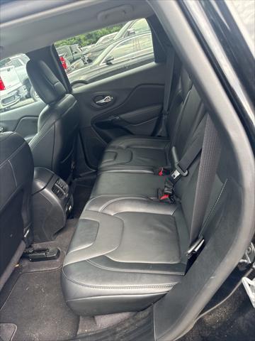 Photo of 2023 Diamond Black Crystal Pearlcoat Jeep Cherokee