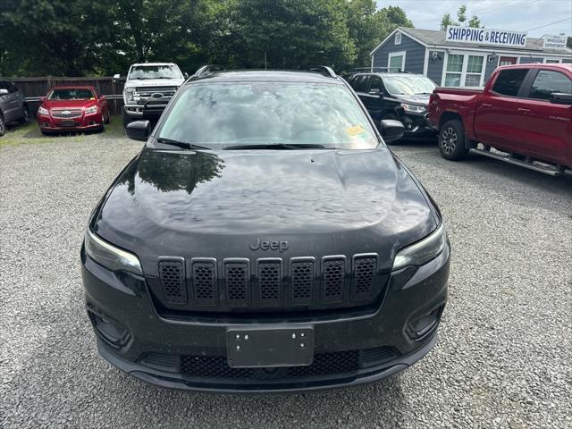 Photo of 2023 Diamond Black Crystal Pearlcoat Jeep Cherokee