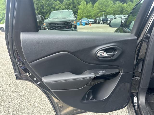 Photo of 2023 Diamond Black Crystal Pearlcoat Jeep Cherokee