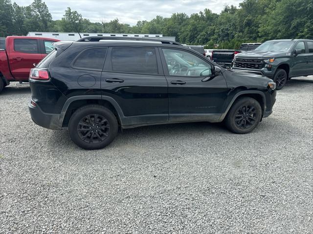 Photo of 2023 Diamond Black Crystal Pearlcoat Jeep Cherokee