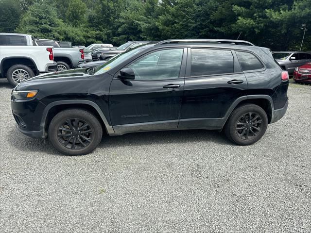 Photo of 2023 Diamond Black Crystal Pearlcoat Jeep Cherokee