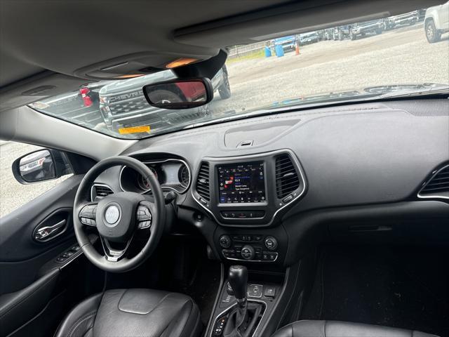 Photo of 2023 Diamond Black Crystal Pearlcoat Jeep Cherokee