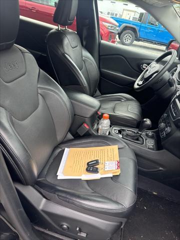 Photo of 2023 Diamond Black Crystal Pearlcoat Jeep Cherokee