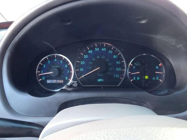 Photo of 2006 Silver Shadow Pearl Toyota Sienna
