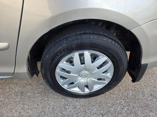 Photo of 2006 Silver Shadow Pearl Toyota Sienna