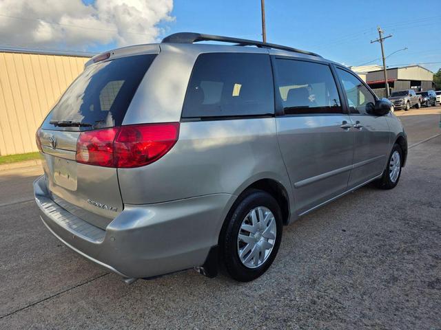 Photo of 2006 Silver Shadow Pearl Toyota Sienna