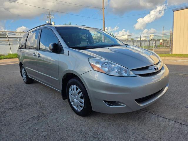 Photo of 2006 Silver Shadow Pearl Toyota Sienna