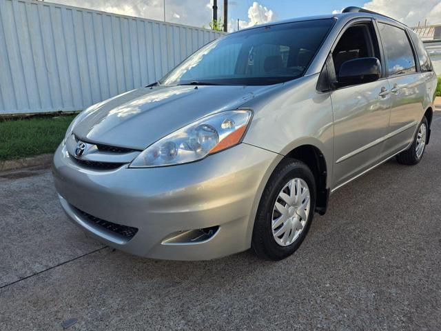 Photo of 2006 Silver Shadow Pearl Toyota Sienna