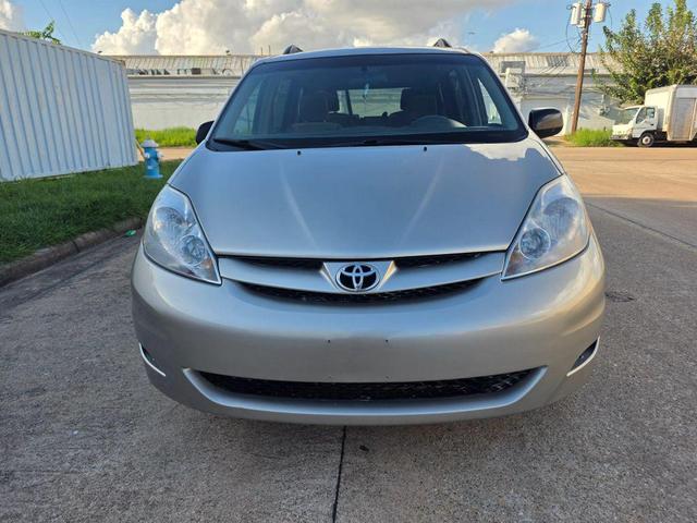Photo of 2006 Silver Shadow Pearl Toyota Sienna