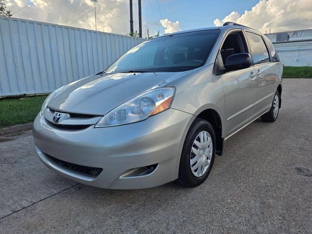 Photo of 2006 Silver Shadow Pearl Toyota Sienna