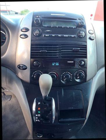 Photo of 2006 Silver Shadow Pearl Toyota Sienna