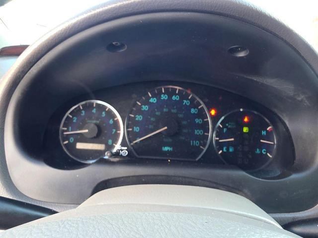 Photo of 2006 Silver Shadow Pearl Toyota Sienna